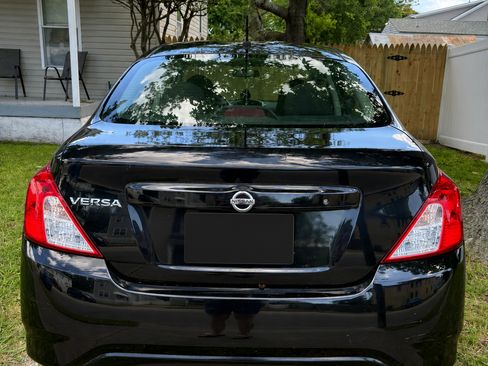 Used 2017 Nissan Versa S FWD image 5