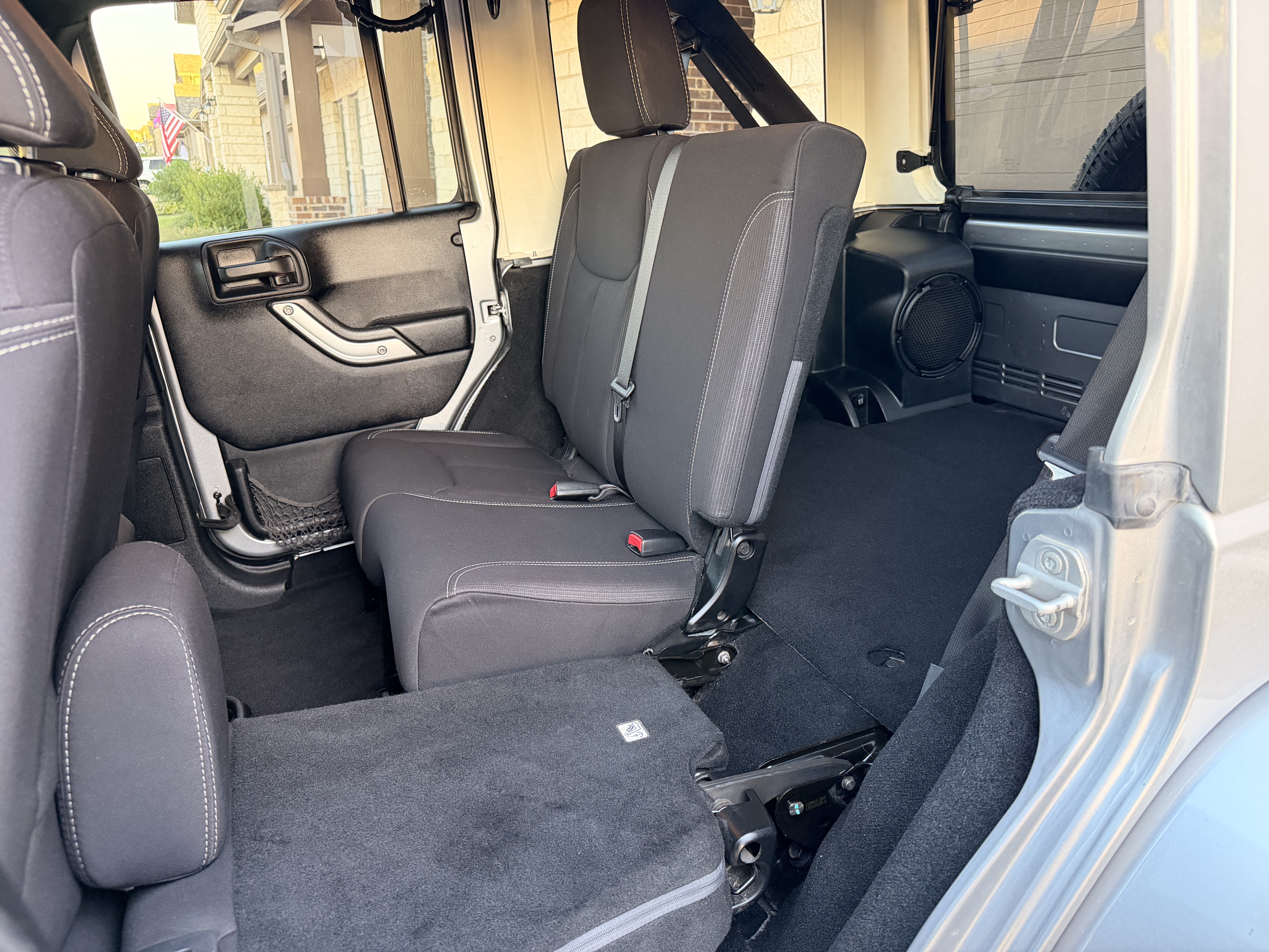 Used 2013 Jeep Wrangler Unlimited Sahara w/ Connectivity Group AWD/4WD image 17