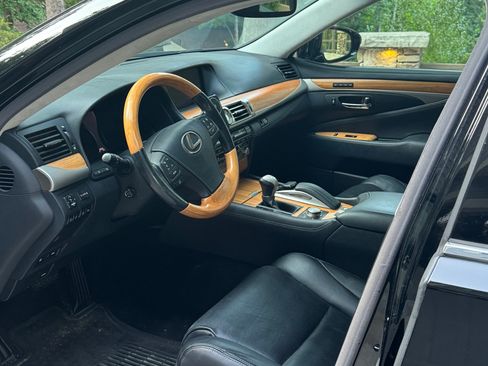 Used 2017 Lexus LS 460 AWD w/ Comfort Package image 8