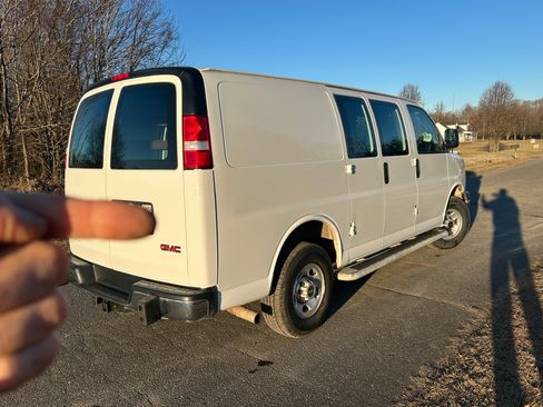 Used 2021 GMC Savana 2500 w/ Driver Convenience Package image 2