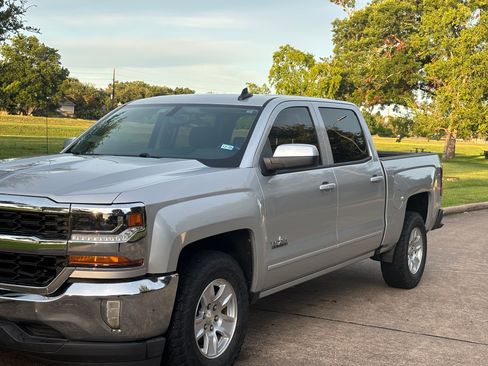 Used 2018 Chevrolet Silverado 1500 LT w/ Texas Edition RWD image 4