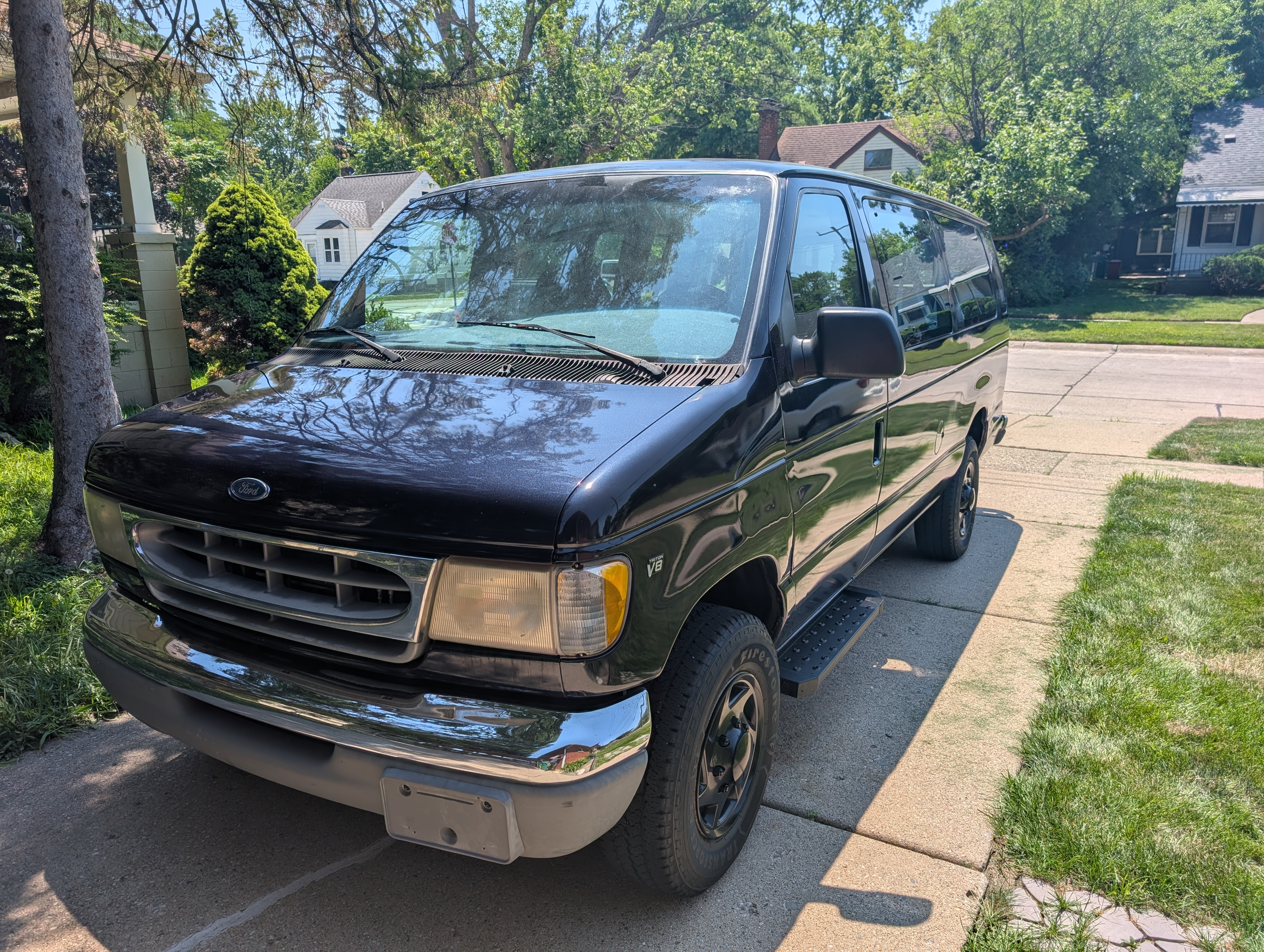 Used 2000 Ford E-350 and Econoline 350 Club Wagon RWD image 1