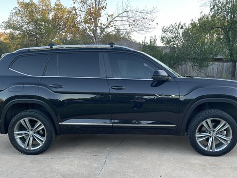 Used 2019 Volkswagen Atlas SEL R-Line image 2