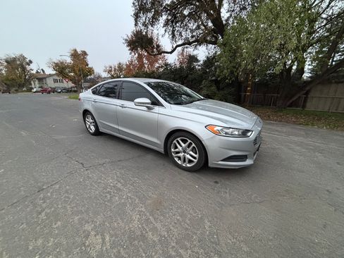 Used 2015 Ford Fusion SE image 5