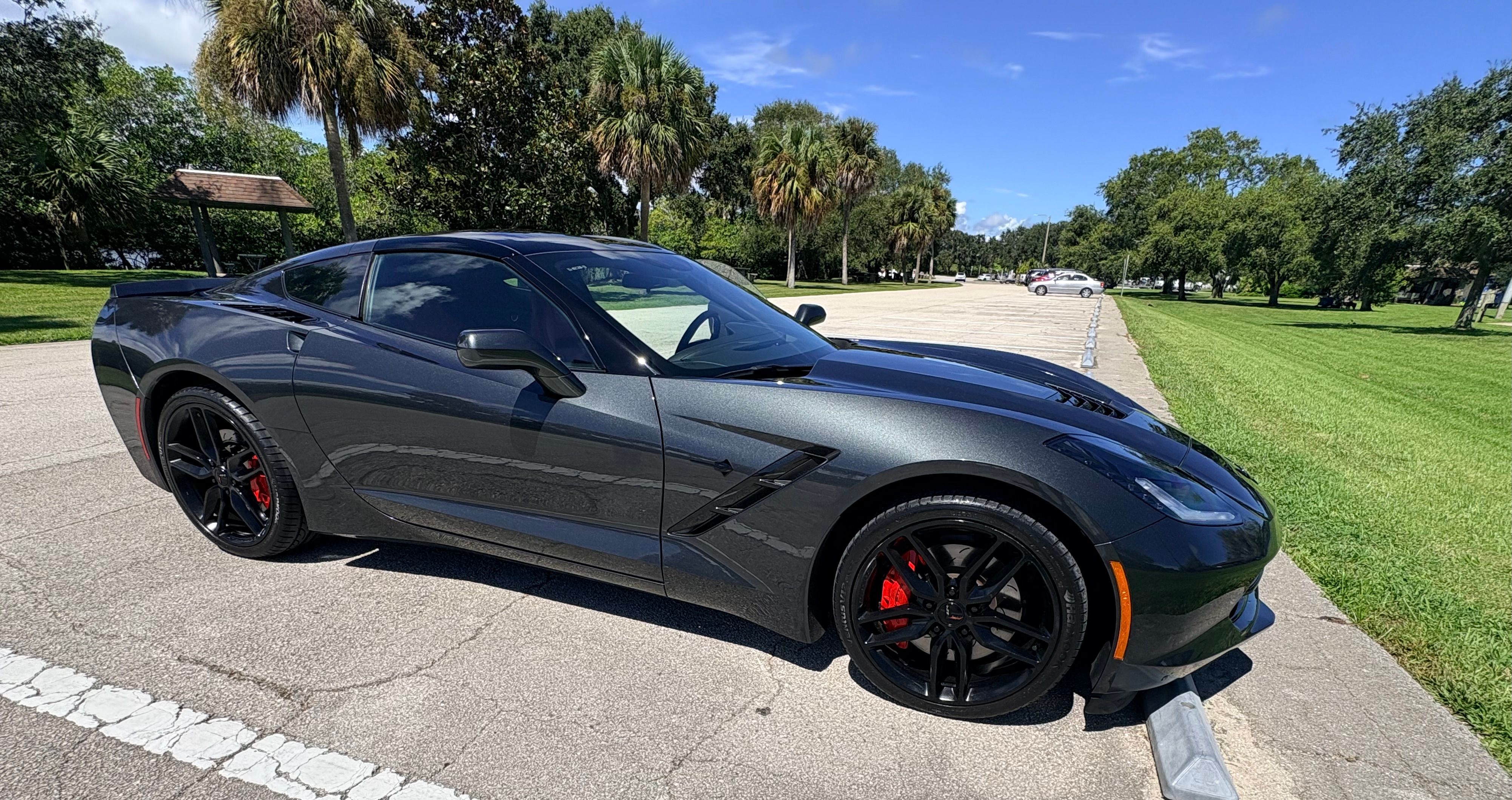 Used 2019 Chevrolet Corvette Stingray Coupe w/ Carbon Flash Badge Package RWD image 10