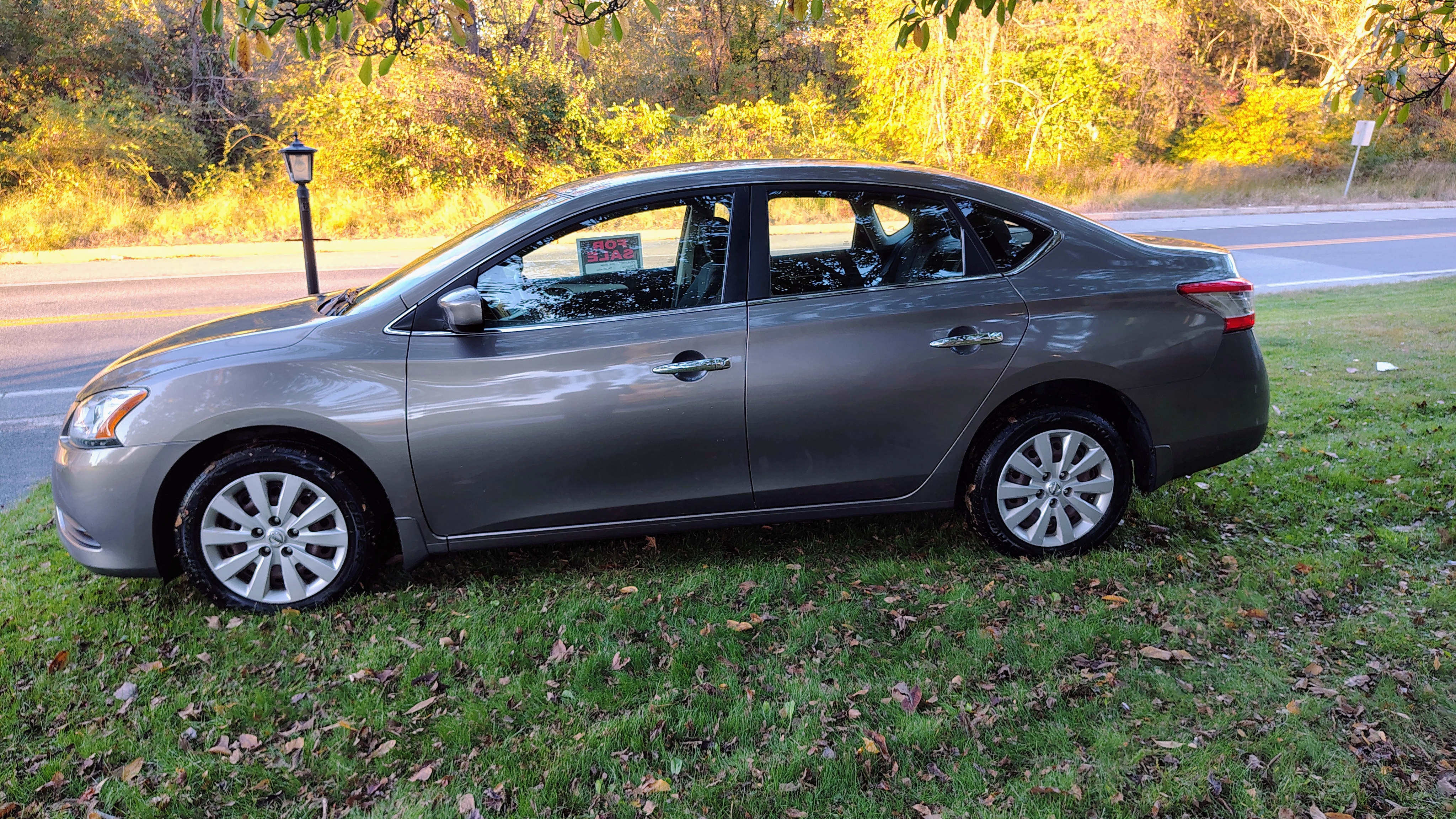 Used 2015 Nissan Sentra SV w/ Navigation Package FWD image 5