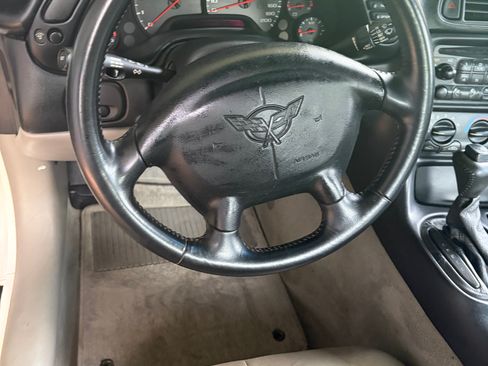 Used 2002 Chevrolet Corvette Coupe RWD image 6