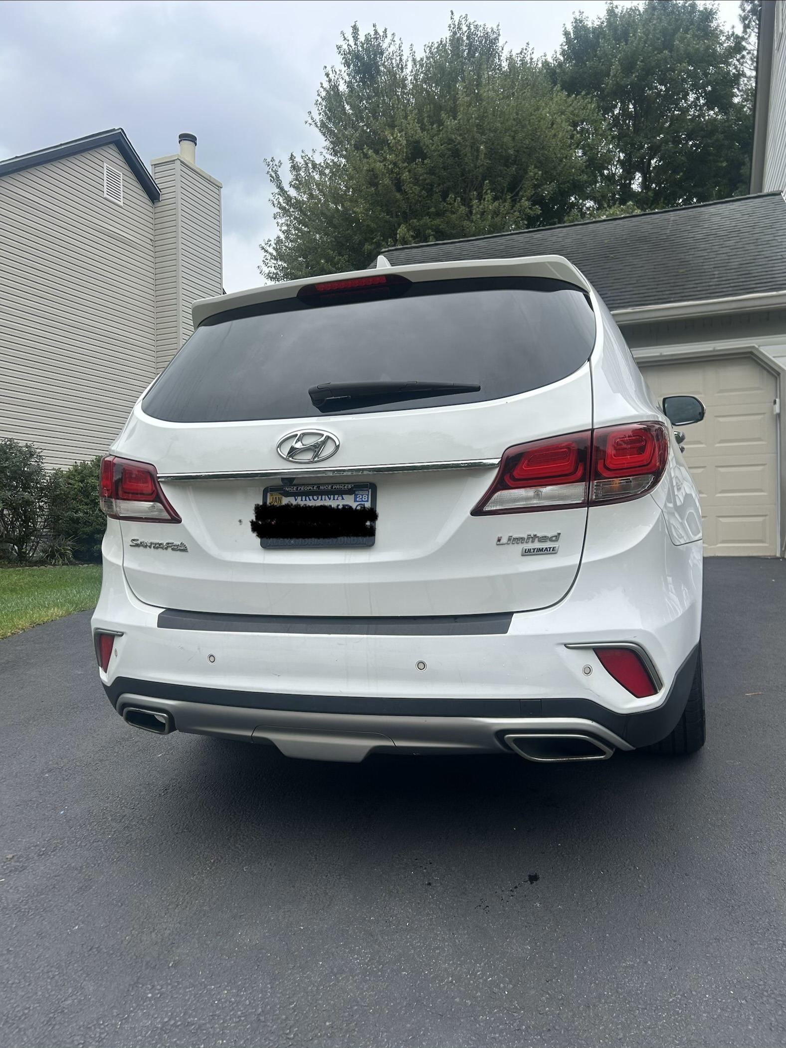 Used 2017 Hyundai Santa Fe Limited FWD image 4