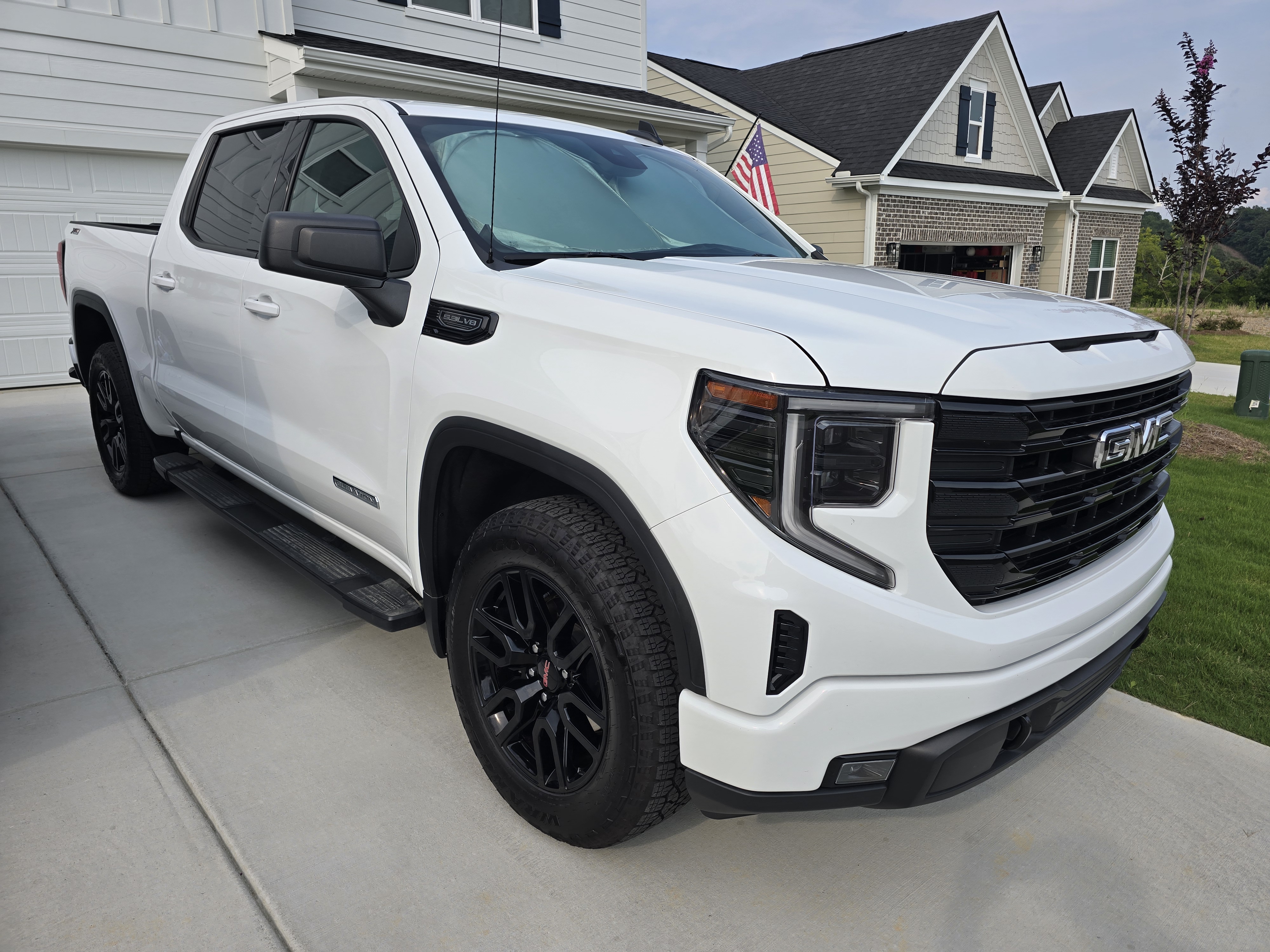 Used 2023 GMC Sierra 1500 Elevation AWD/4WD image 4