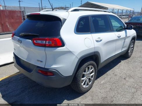 Used 2018 Jeep Cherokee Latitude w/ Safety Group AWD/4WD image 5