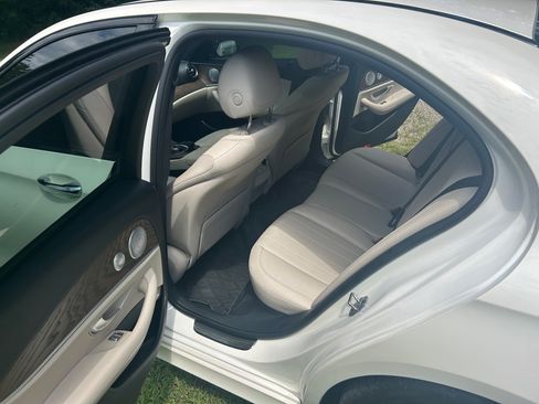 Used 2020 Mercedes-Benz E 350 Sedan w/ Premium Package image 17