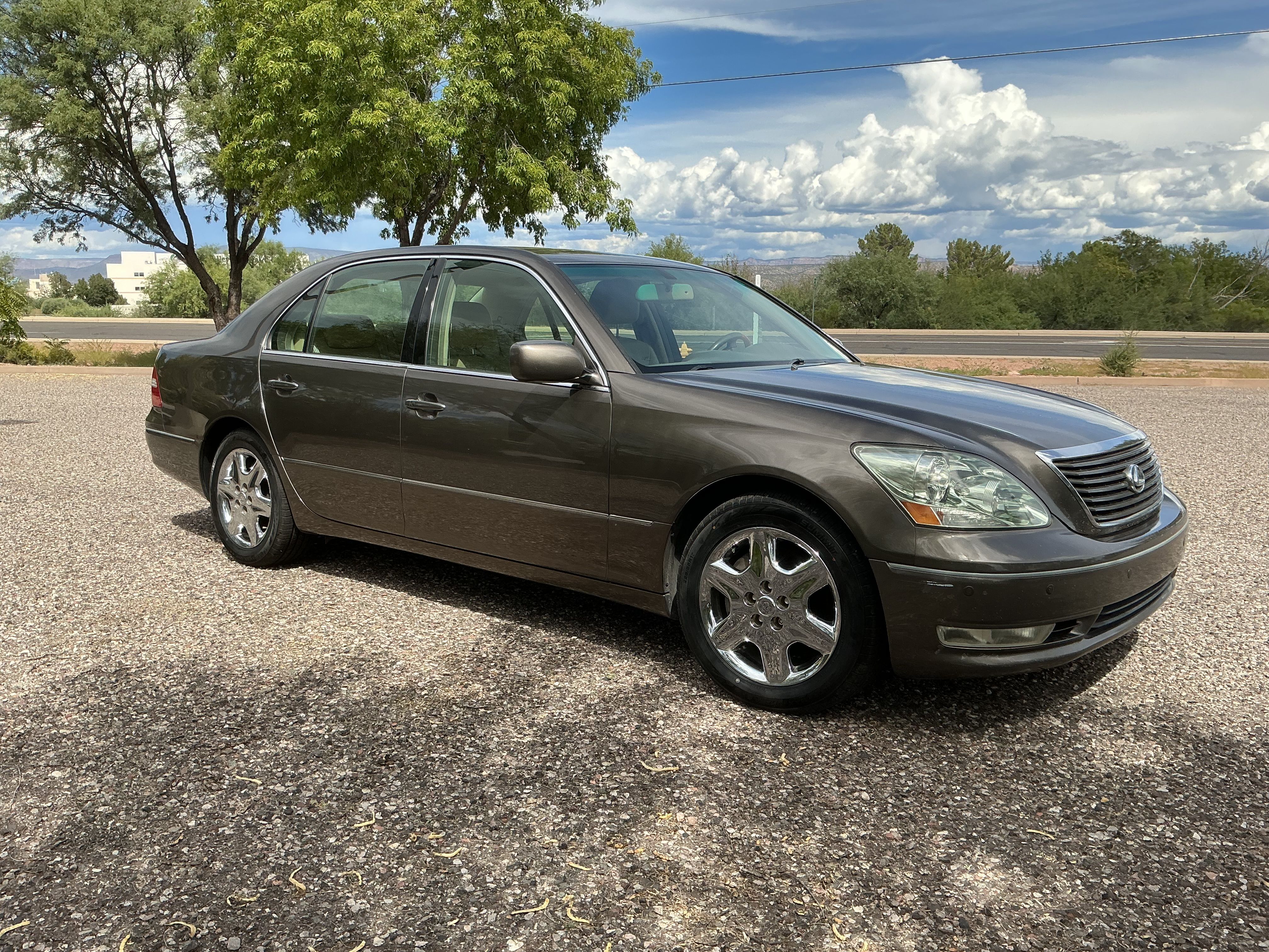 Used 2005 Lexus LS 430 RWD image 1