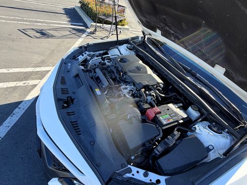 Used 2019 Toyota Camry SE image 16