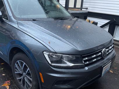 Used 2020 Volkswagen Tiguan SE w/ Panoramic Sunroof Package
