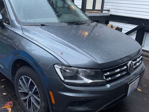 Used 2020 Volkswagen Tiguan SE w/ Panoramic Sunroof Package image 1