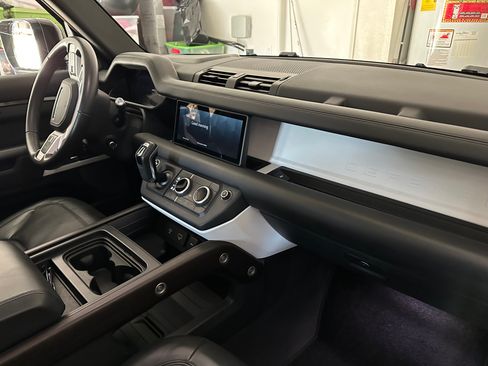 Used 2020 Land Rover Defender 110 HSE image 14