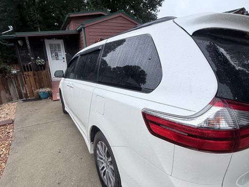 Used 2020 Toyota Sienna XLE Premium FWD image 6