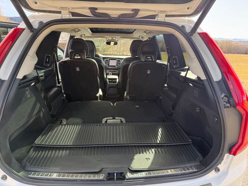 Used 2023 Volvo XC90 T8 Ultimate image 8