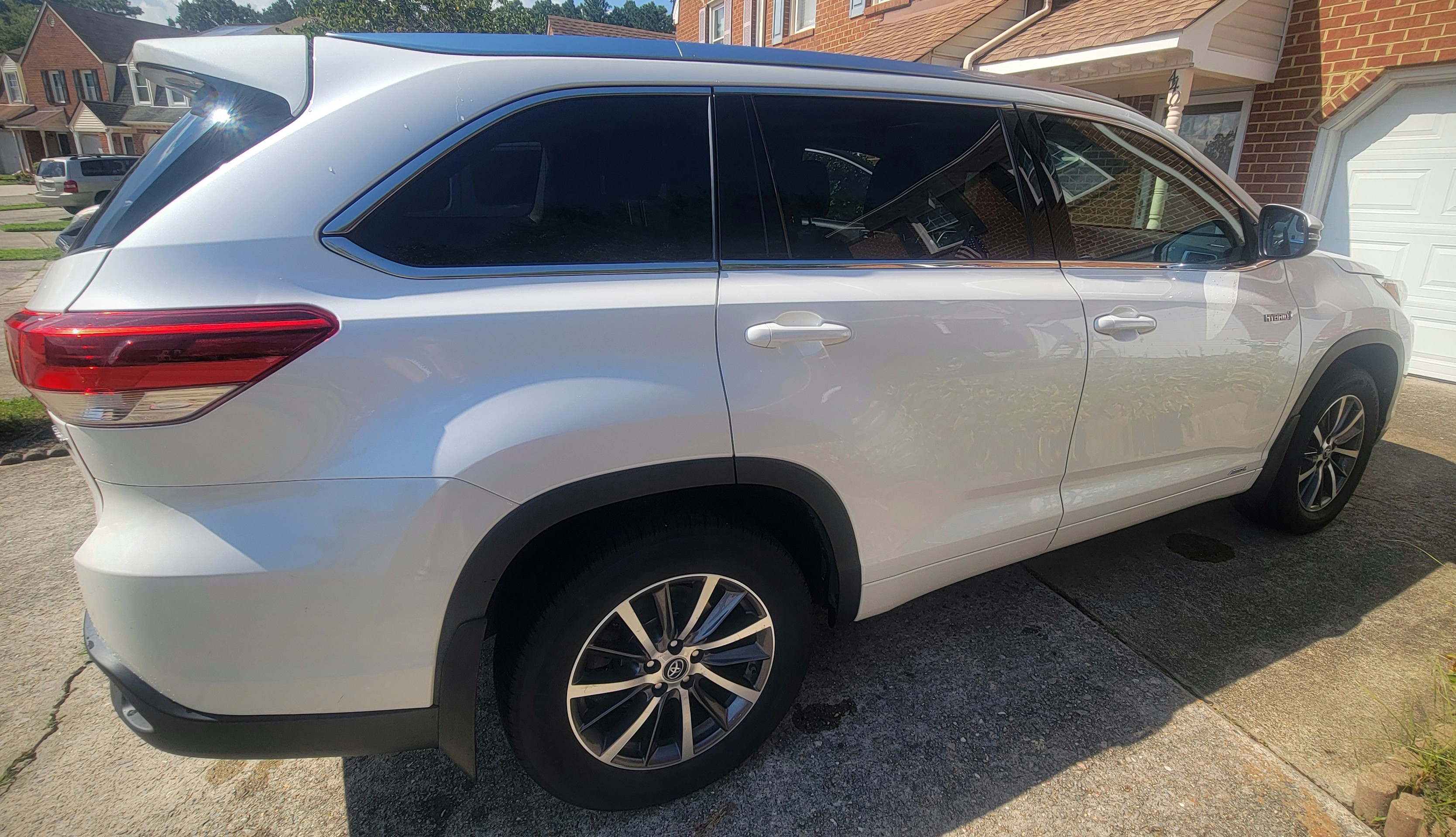 Used 2017 Toyota Highlander XLE AWD/4WD image 1