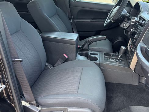 Used 2012 Jeep Liberty Sport w/ Driver Convenience Group AWD/4WD image 28