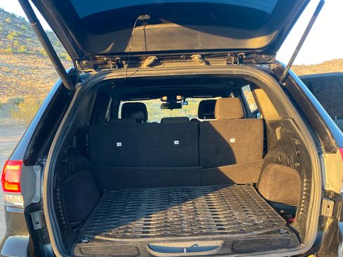 Used 2015 Jeep Grand Cherokee Laredo w/ Quick Order Package 23E AWD/4WD image 6