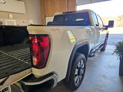 Used 2024 GMC Sierra 2500 SLE w/ SLE Value Package; image 6