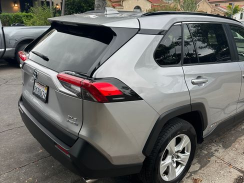 Used 2019 Toyota RAV4 XLE w/ Carpet Mat Package image 6
