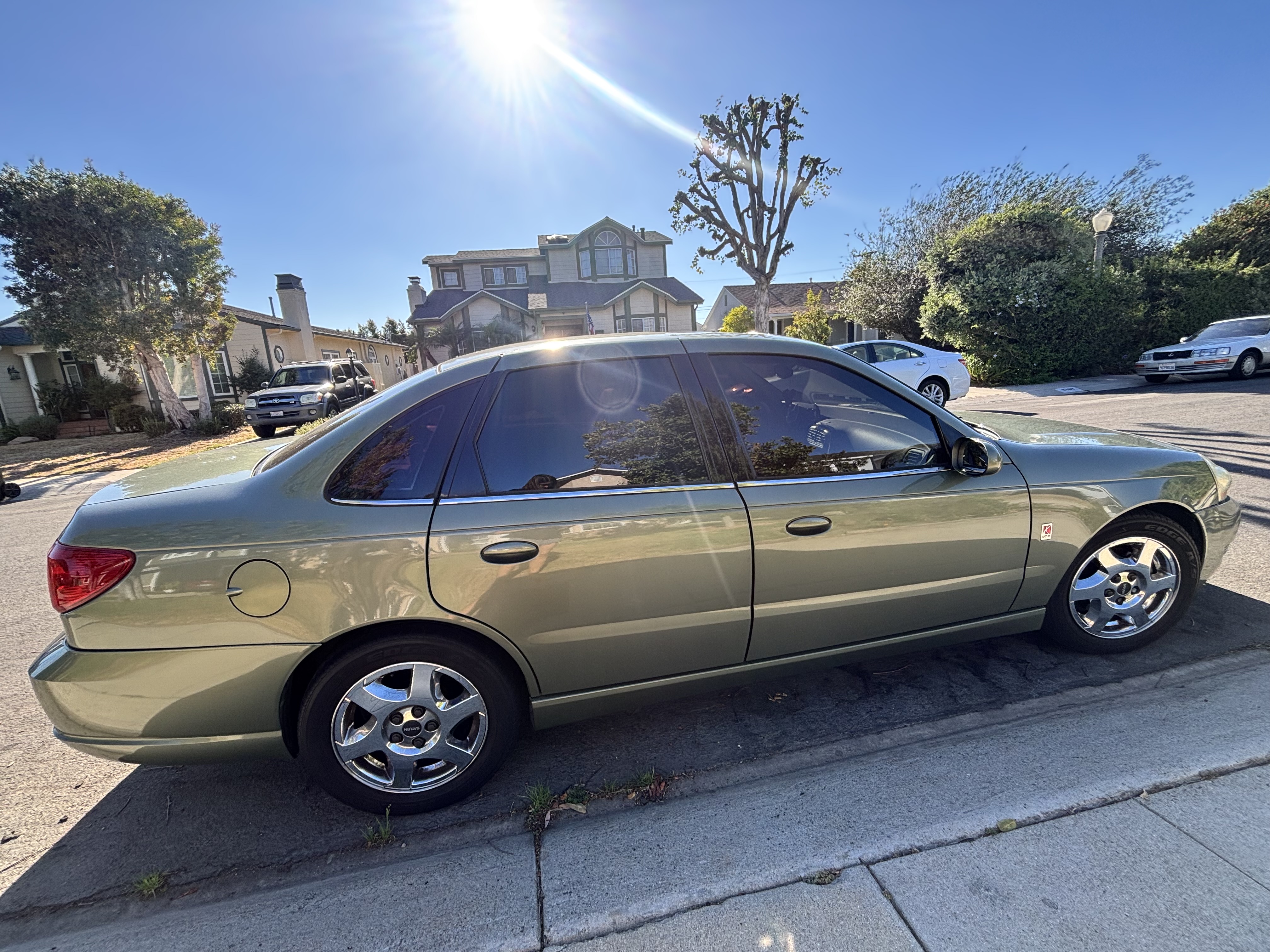 Used 2004 Saturn L-Series L300 FWD image 2
