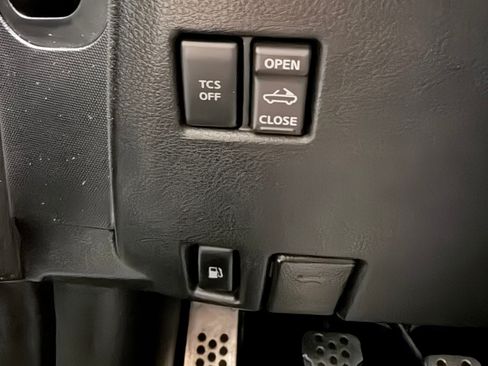 Used 2005 Nissan 350Z Touring image 28