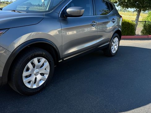 Used 2018 Nissan Rogue Sport S image 4