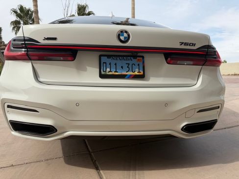 Used 2022 BMW 750i xDrive w/ Luxury Rear Seating Package image 6