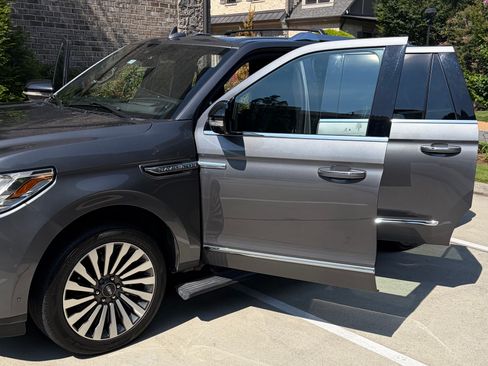 Used 2021 Lincoln Navigator L Reserve w/ Luxury Package RWD image 5