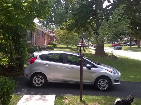 Used 2015 Ford Fiesta SE image 3