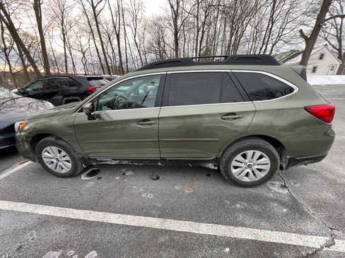 Used 2016 Subaru Outback 2.5i Premium image 1