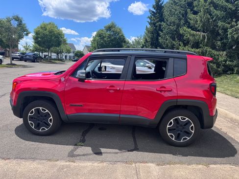 Used 2015 Jeep Renegade Trailhawk AWD/4WD image 4
