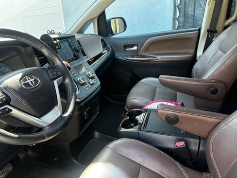 Used 2015 Toyota Sienna Limited FWD image 2