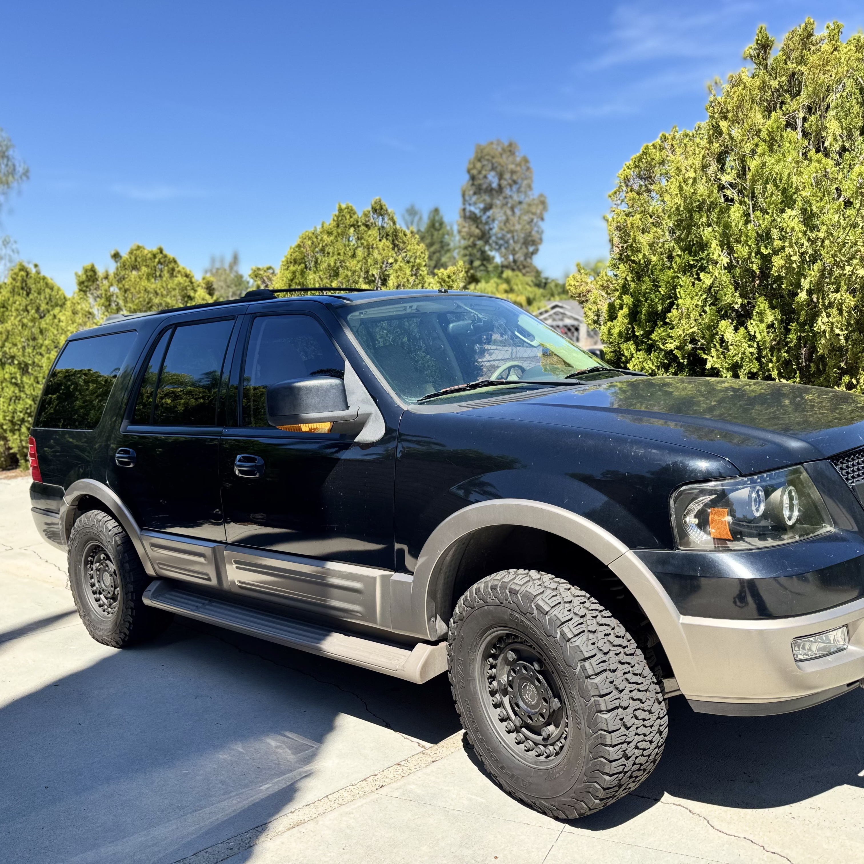 Used 2003 Ford Expedition Eddie Bauer AWD/4WD image 1
