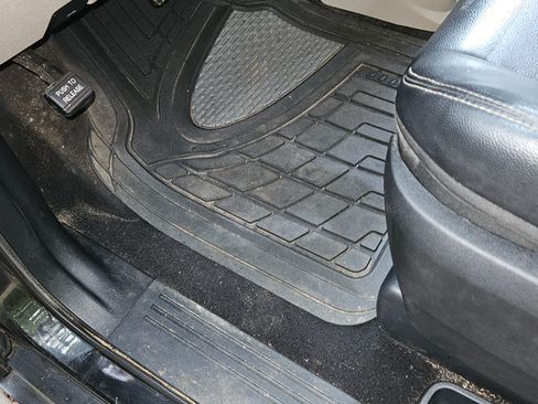 Used 2016 Chrysler Town & Country Touring image 10