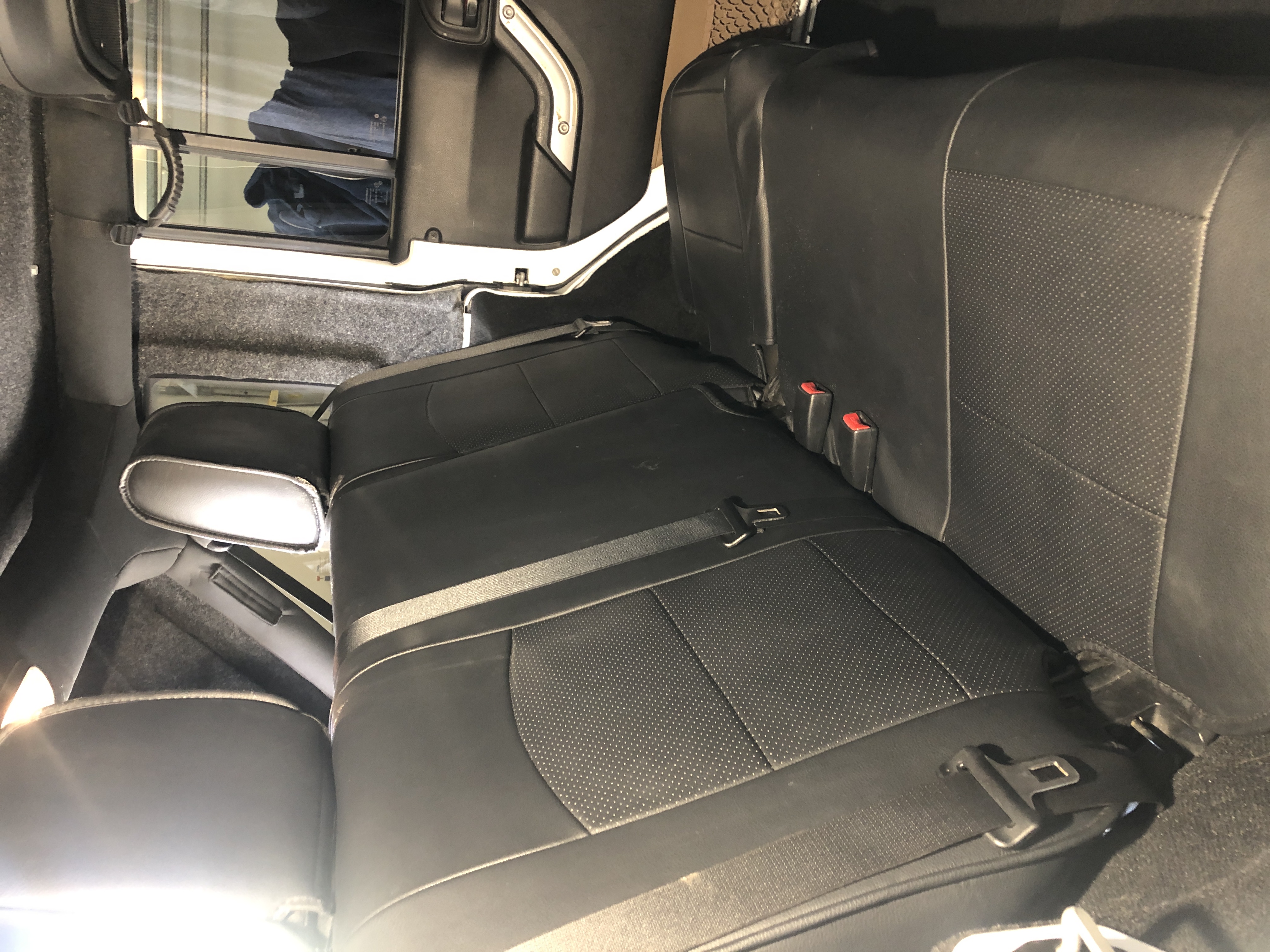 Used 2015 Jeep Wrangler Unlimited Sahara w/ Connectivity Group AWD/4WD image 21