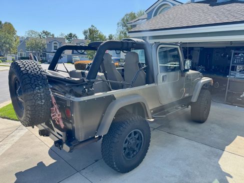 Used 2006 Jeep Wrangler Unlimited AWD/4WD image 3