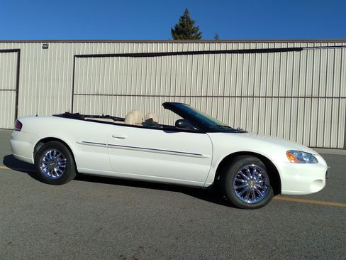 Used 2002 Chrysler Sebring Limited image 10