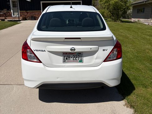 Used 2017 Nissan Versa SV FWD image 6