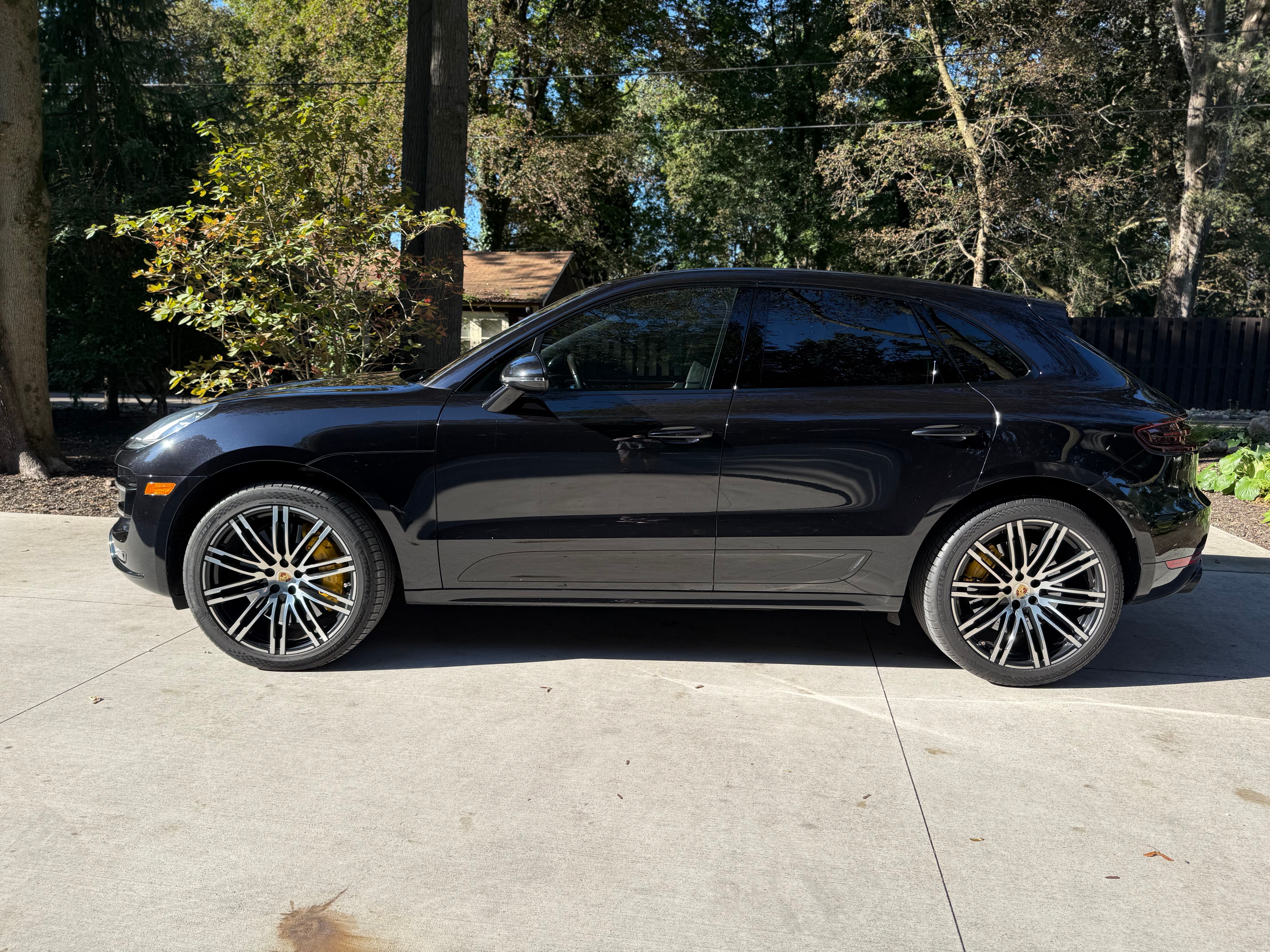 Used 2017 Porsche Macan Turbo AWD/4WD image 4