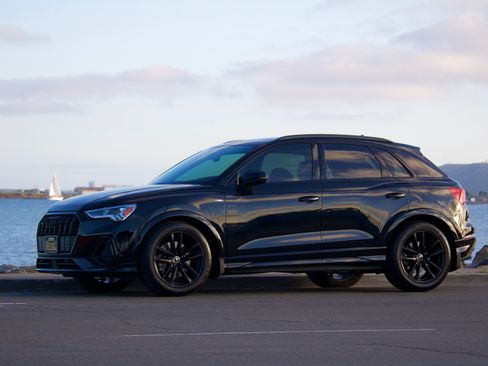 Used 2023 Audi Q3 2.0T Premium w/ Black Optic Sport Package AWD/4WD image 4