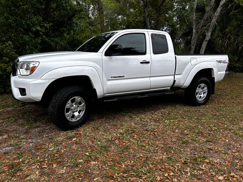Used 2015 Toyota Tacoma 4x4 Access Cab V6 w/ TRD Off-Road Package image 16