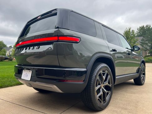 Used 2027 Rivian R2 Performance AWD/4WD image 32
