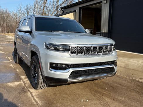 Used 2022 Jeep Grand Wagoneer Series I image 4