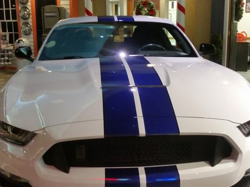 Used 2016 Ford Mustang Shelby GT350 w/ Track Package image 23