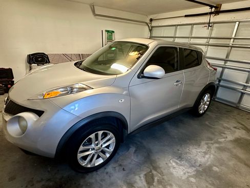 Used 2013 Nissan Juke SV w/ Interior Illumination Pkg image 4