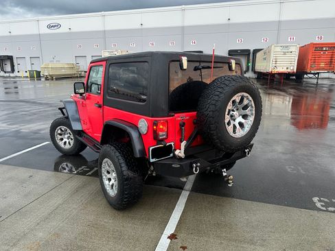 Used 2013 Jeep Wrangler Rubicon w/ PWR Convenience Group image 9